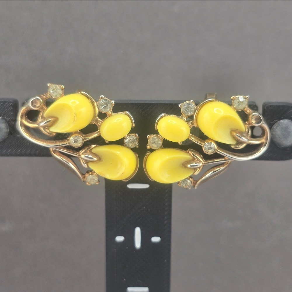 Vintage Trifari Clip On Earrings Yellow Pebble Rhinestone Gold Tone Floral